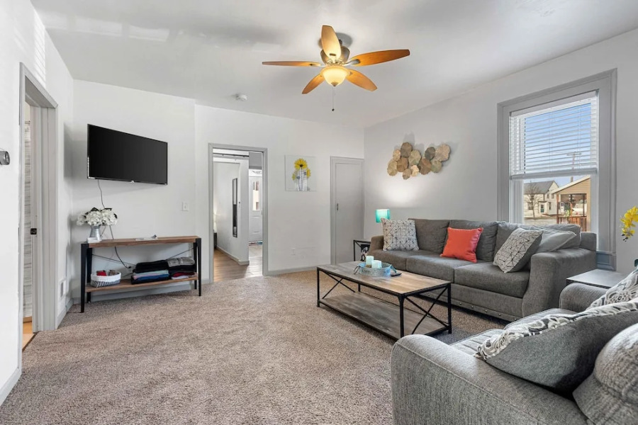 Small Town Retreat- 5br- Movie Theater Room