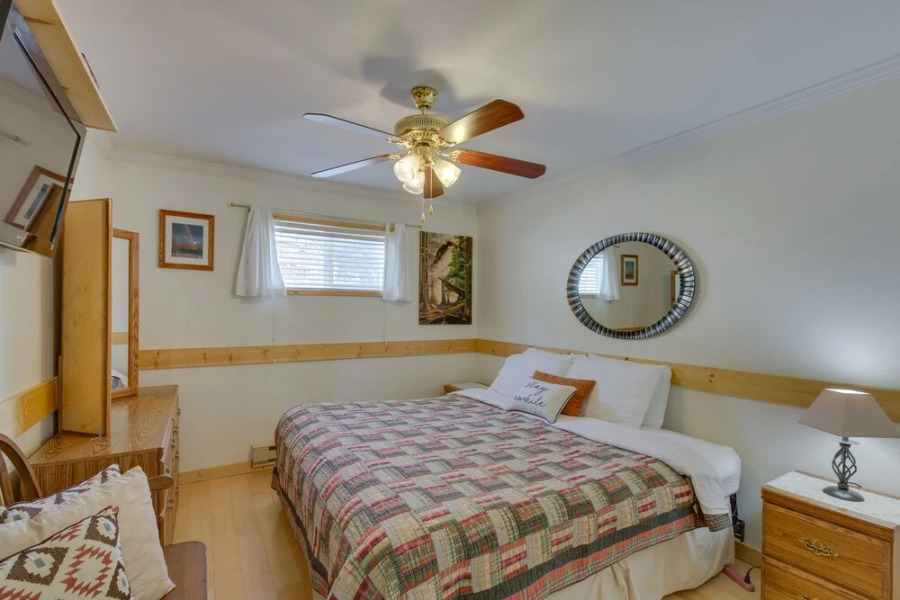 Main Street Red River Condo w/ Fireplace & Views!