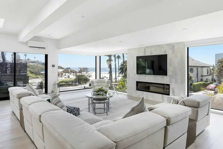 Steps to Beach+shops, Oceanview, Hot Tub+firepit Moonlight Modern by Avantstay