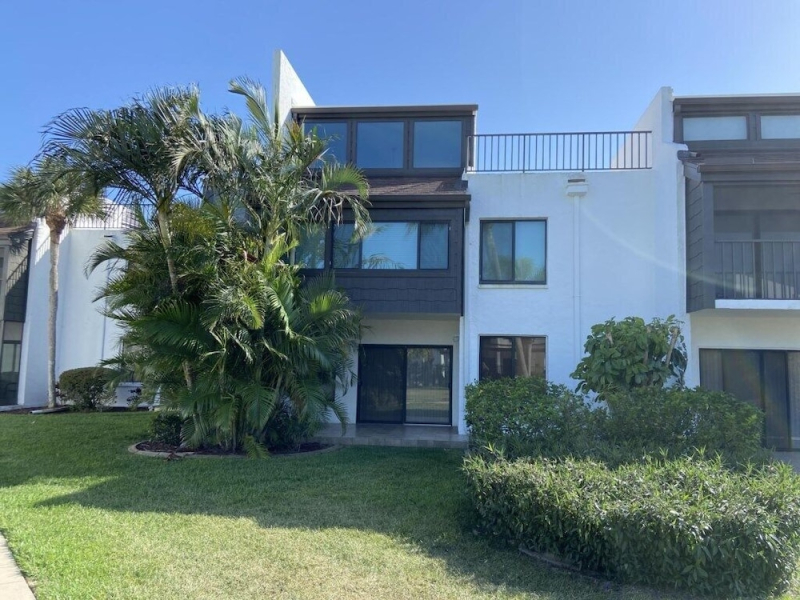 Tropical Bayside Paradise