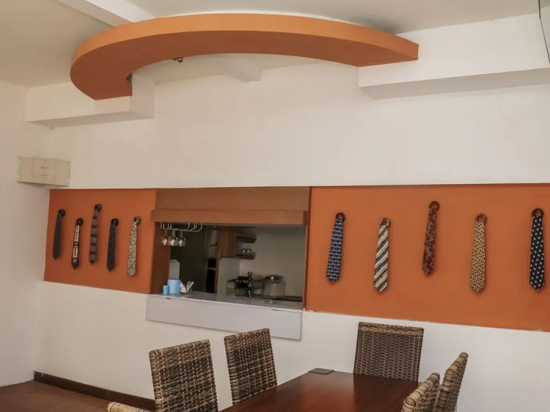 Ten House Guest & Resto by RedDoorz