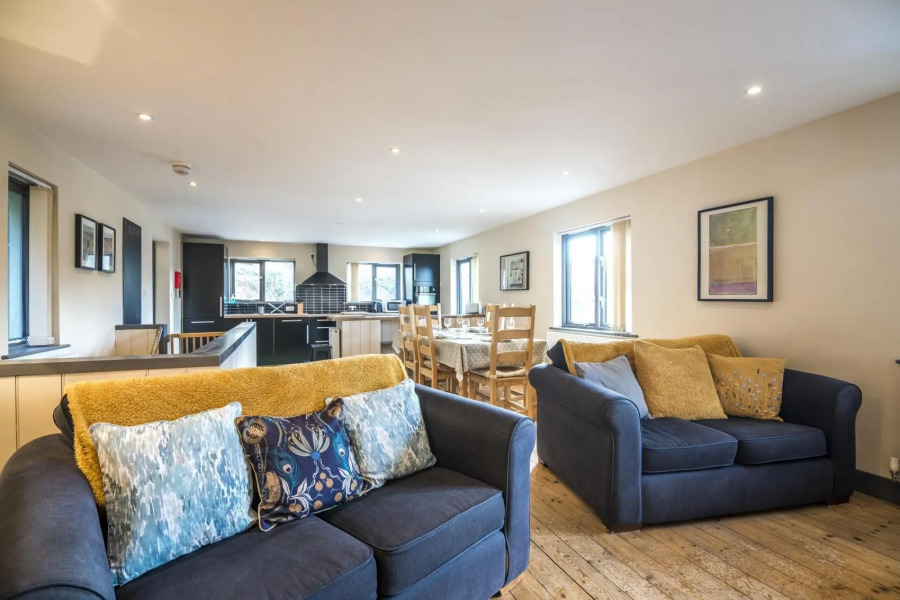 Rock Cottage - 3 Bedroom Holiday Home