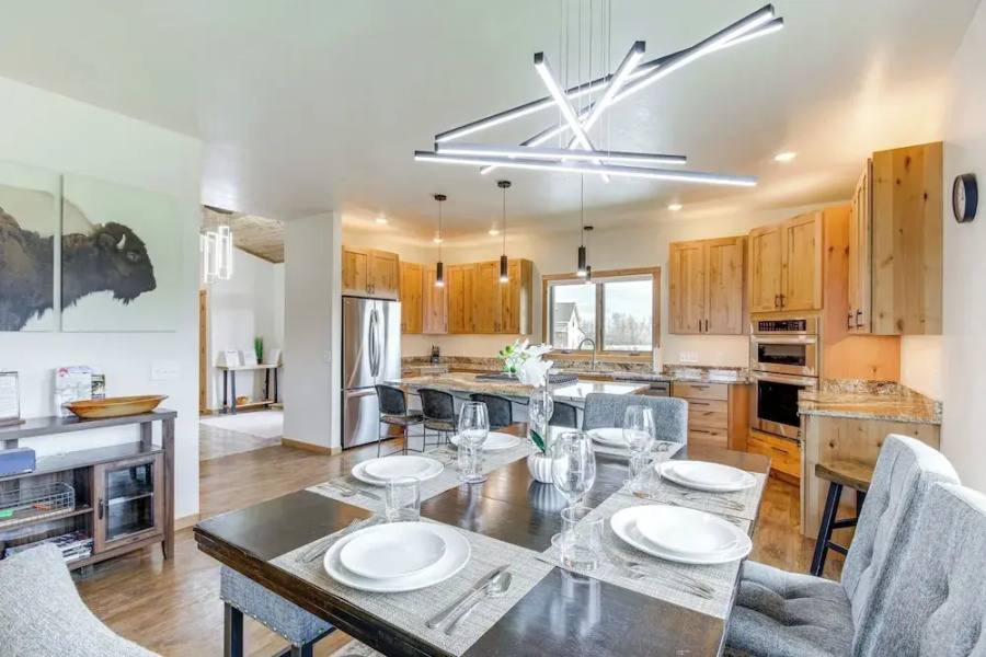Red Lodge Home w/ Outdoor Kitchen & Fire Table!