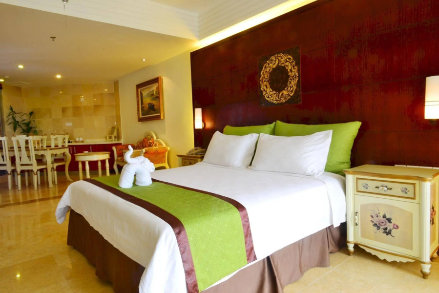 Xinglong Old Banyan Hotel - Wanning