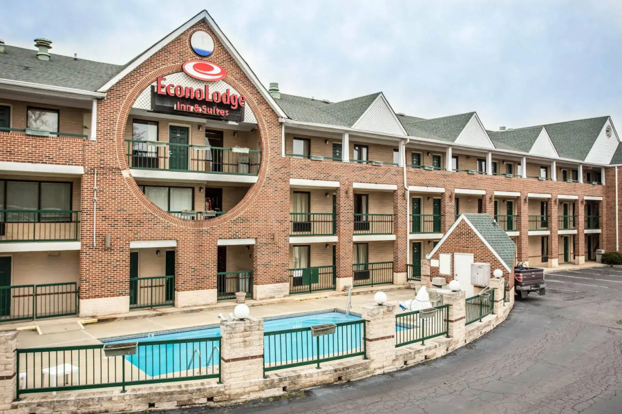 Red Roof Inn & Suites Cornelius – Lake Norman