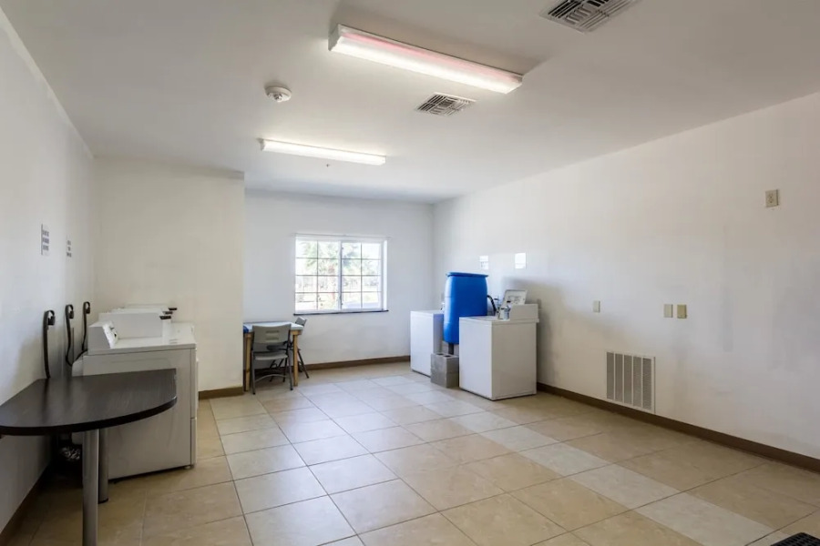 Super 8 by Wyndham Kenedy