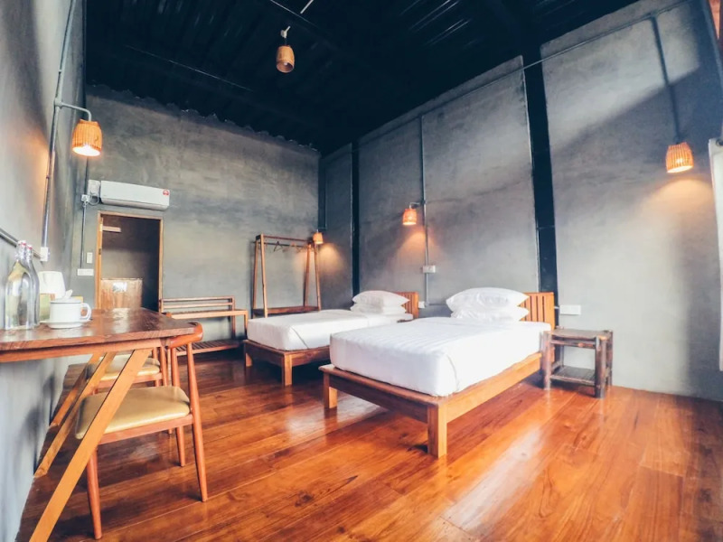 Demoso Lodge - Hostel