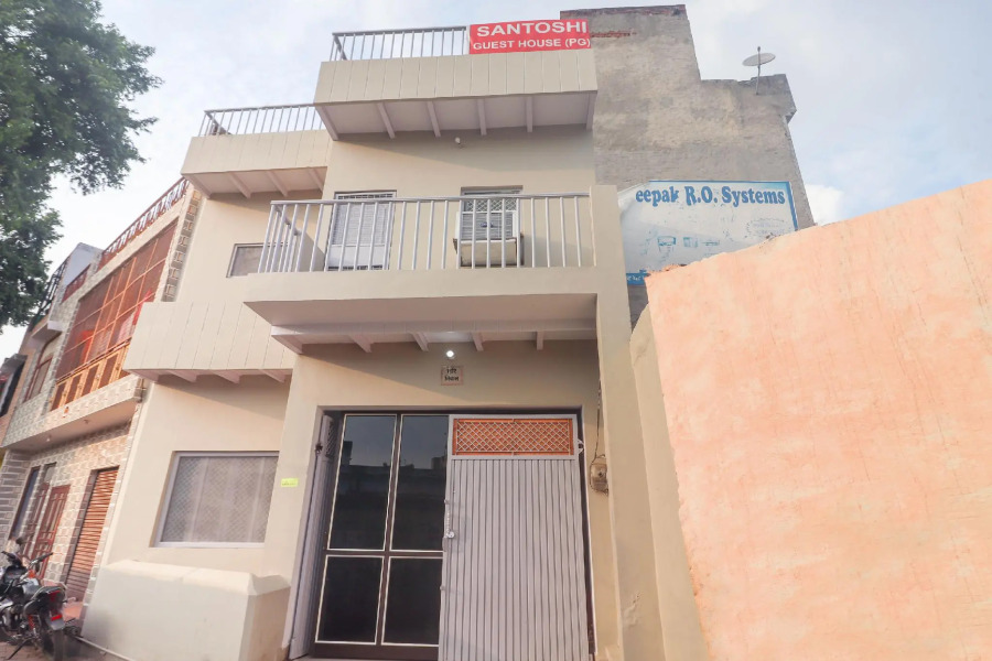 OYO 66876 Santoshi Guest House
