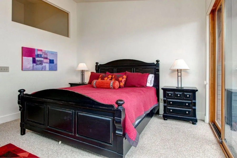 2BR Newpark Townhouse with Hot Tub by RedAwning