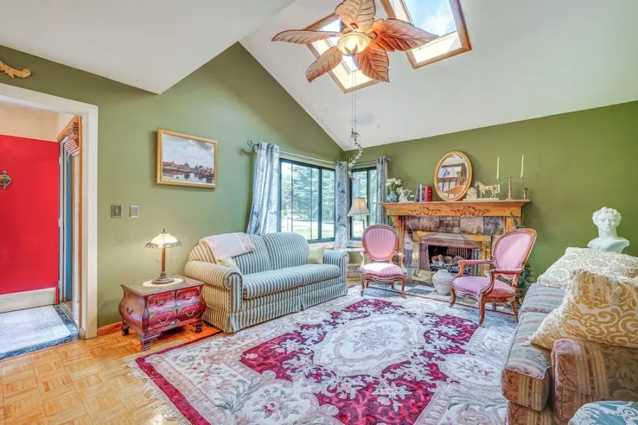 French-inspired Townhome 9 Mi to Saratoga Springs!