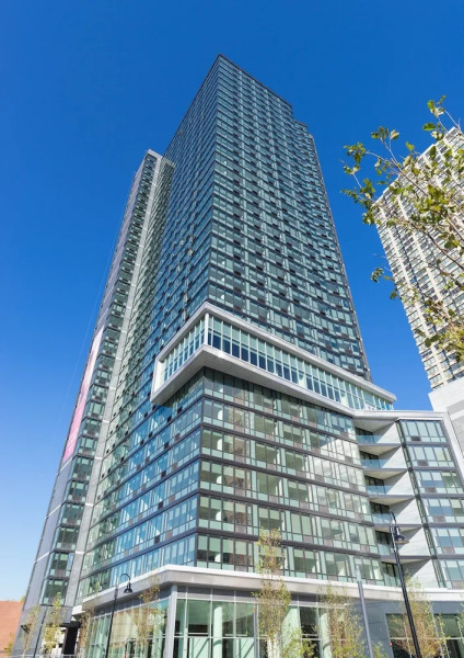 Deedee's Sky Rise Apartments - Newport 2