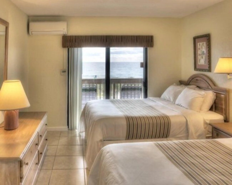 Emerald Seas Ocean Front Motel