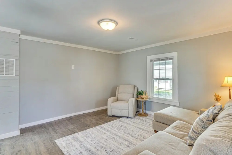 Close to Shops, Eats & Hospital: Roxboro Retreat