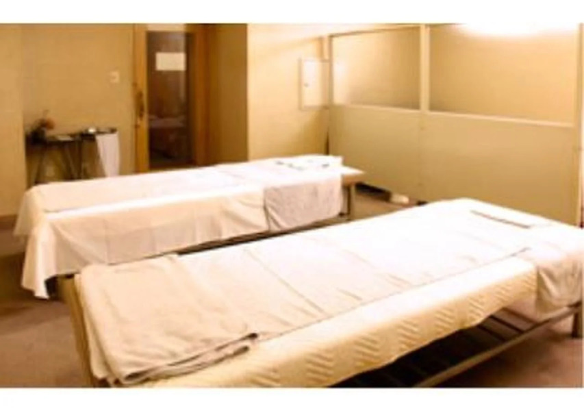 paradise - Caters to Men