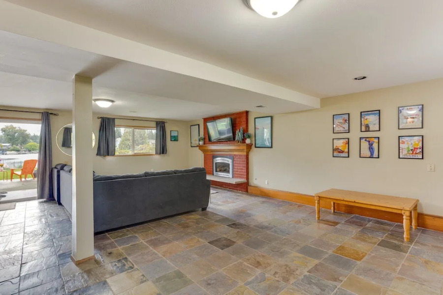 Spacious Apartment on Lake Sawyer w/ Fireplace!