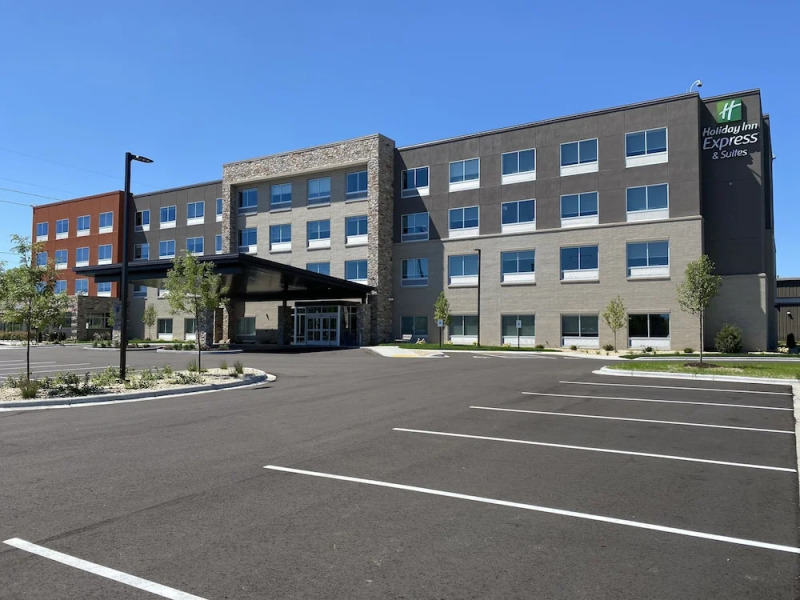 Holiday Inn Express & Suites Madison West Middleton