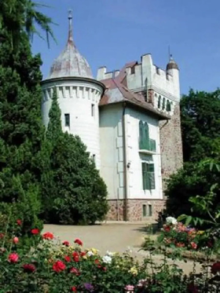 Crystal Apartement F