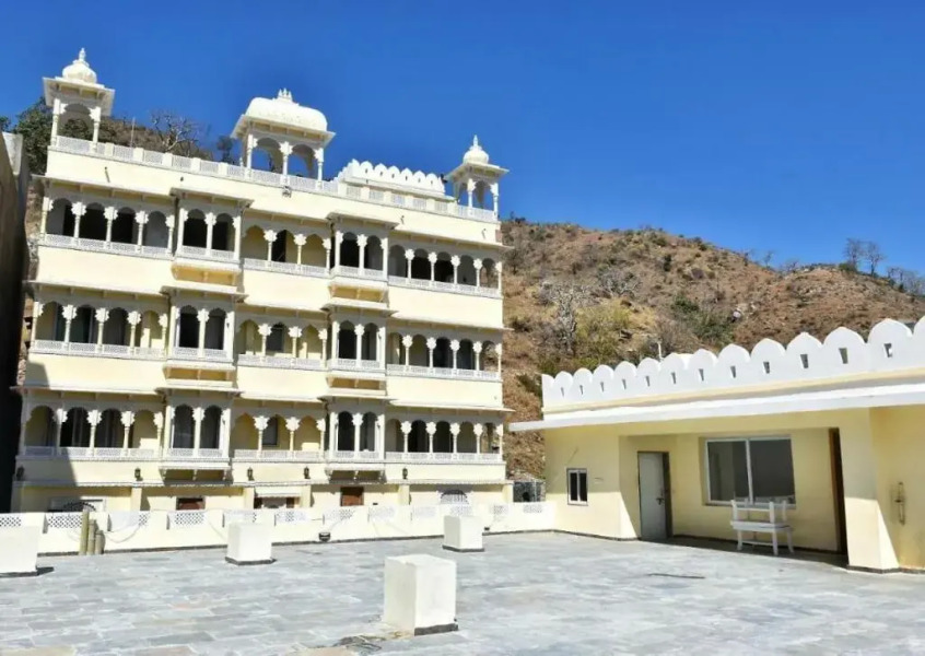 Palace Rajkumbha by Howard