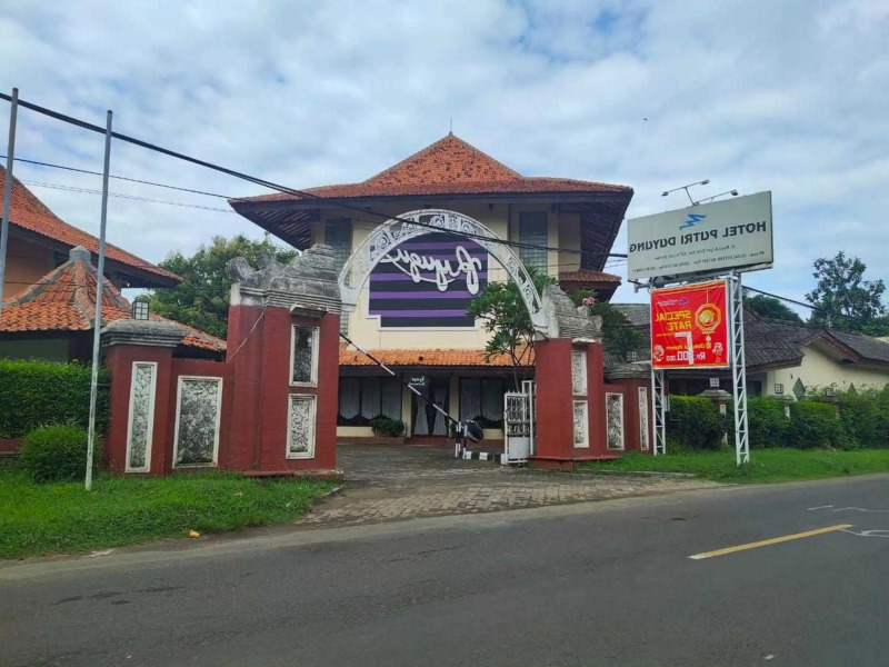 RedDoorz Plus near Tugu Mercusuar Anyer