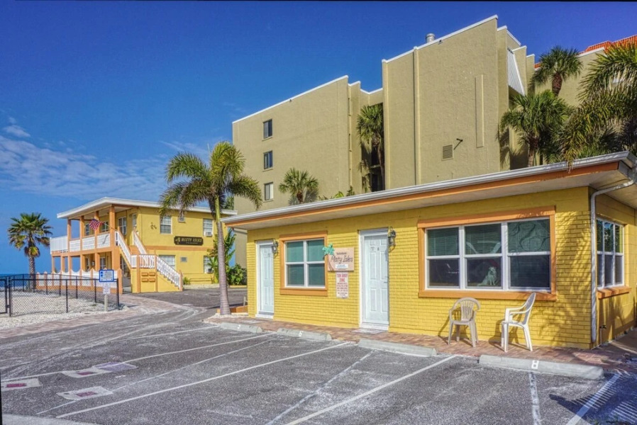 Misty Isles Redington Beachfront Suites 5 and 6