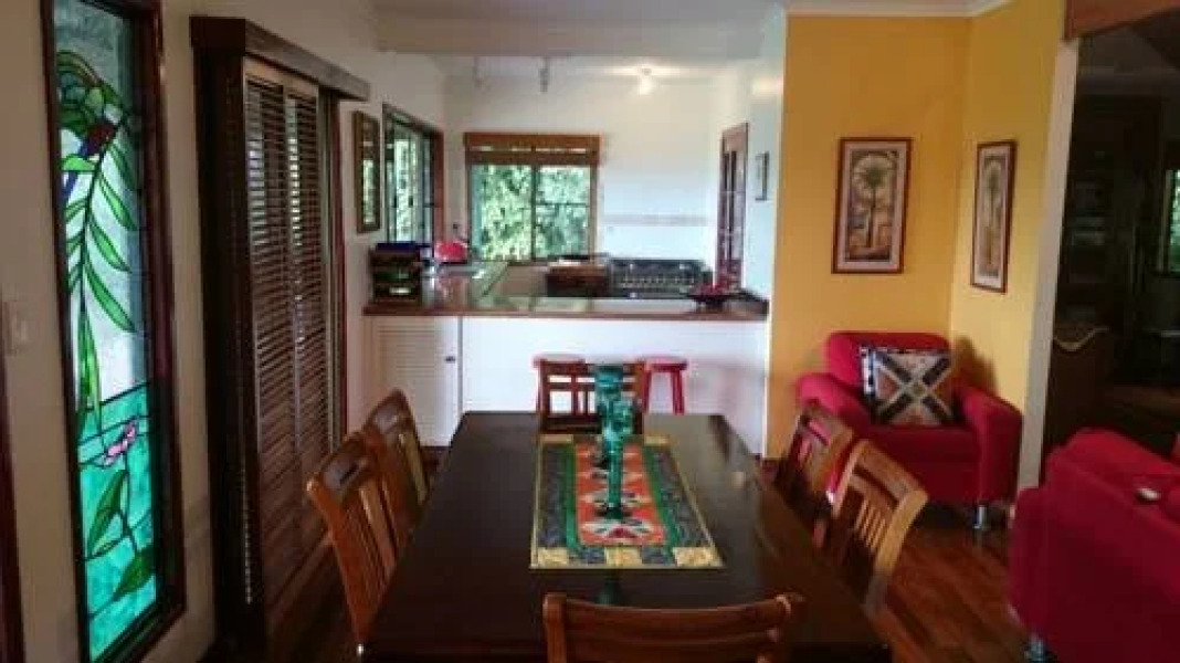 305 Montville - The Artist's Cottage