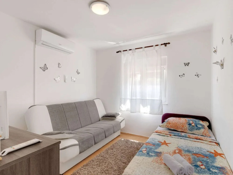 Cosy Holiday Home in Jasenice Rovanjska with Sea Nearby