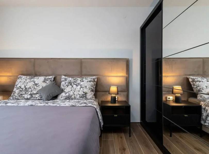 Luminous Infinity Villa With Pool and Gym