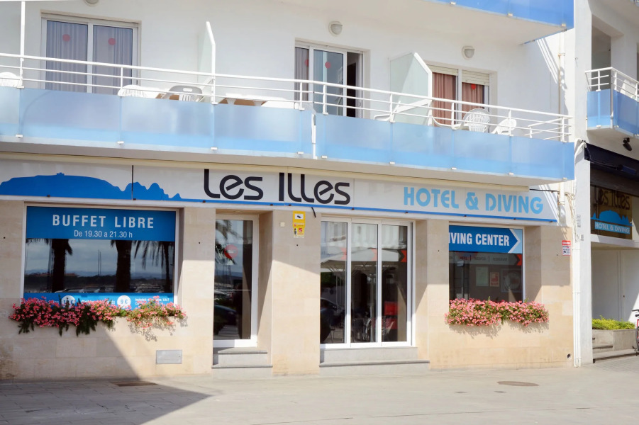 Hotel & Diving les Illes