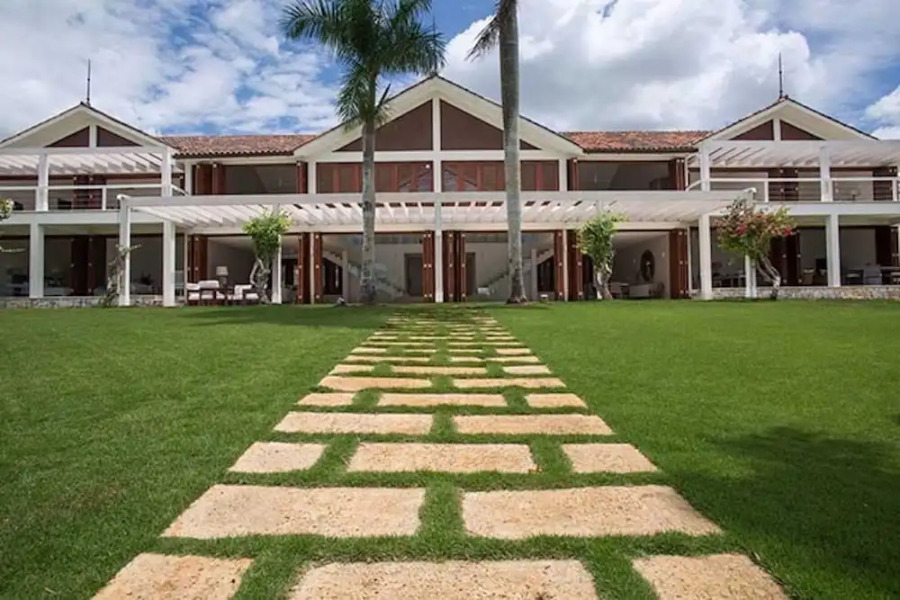 Casa B Institutional