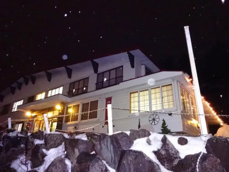 Mountain Lodge at 1,400m Hütte Jil Shirakabako