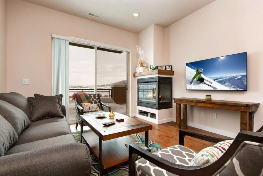 Newpark Townhouse by RedAwning