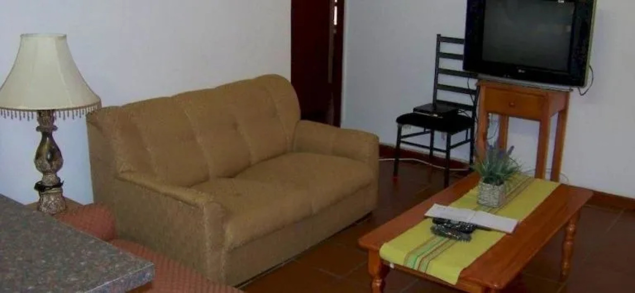 Dolphin House Backpackers and Self Catering