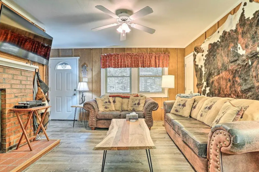 Rustic Cloudcroft Home ~ 2 Mi to Ski Slopes!