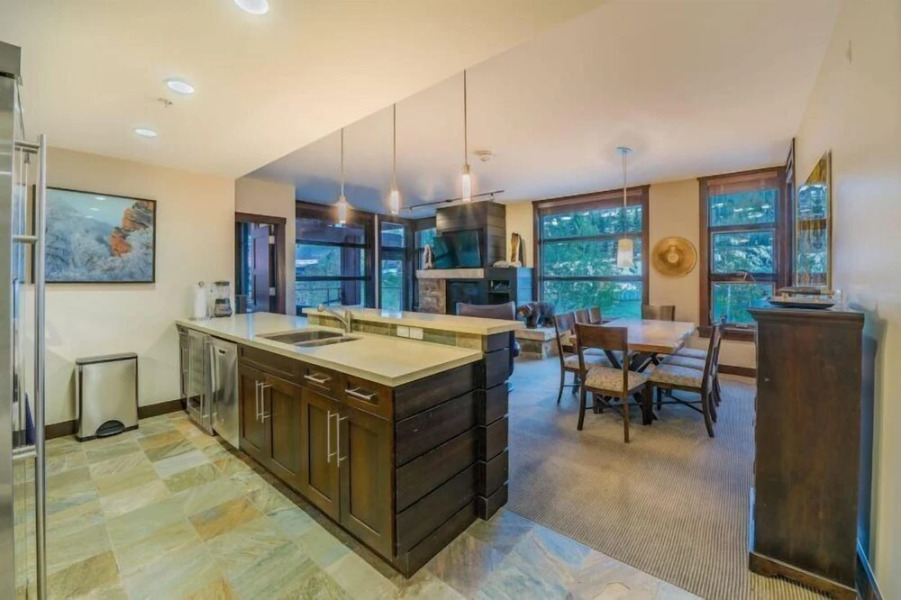 Luxury 3 Bedroom Slopeside Mountain Vacation Rental With Hot Tubs