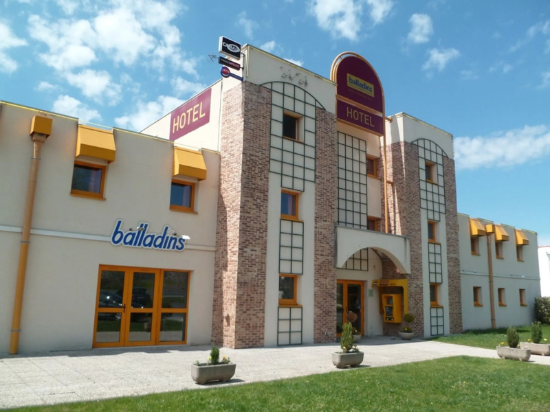 initial by balladins Tours Sud