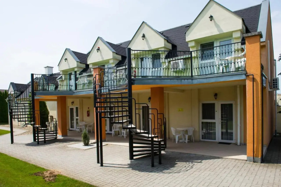 Relax Hotel Hévíznél