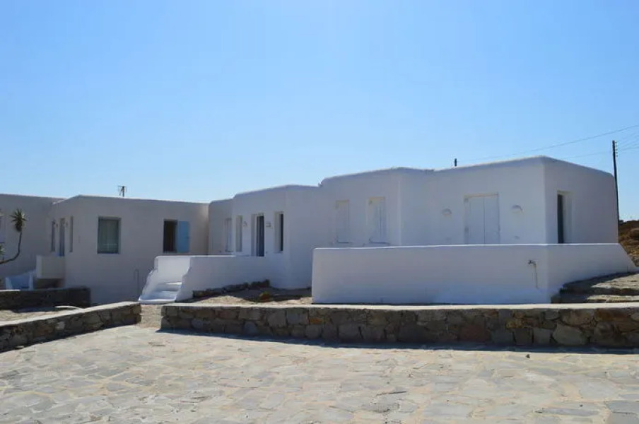 Super Paradise Suites