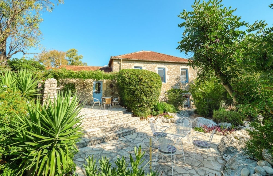 Petrino House - 2 bed Traditional Stone House