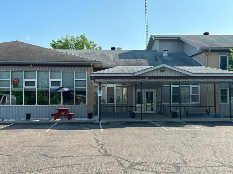 Bears Den Lounge and Motel