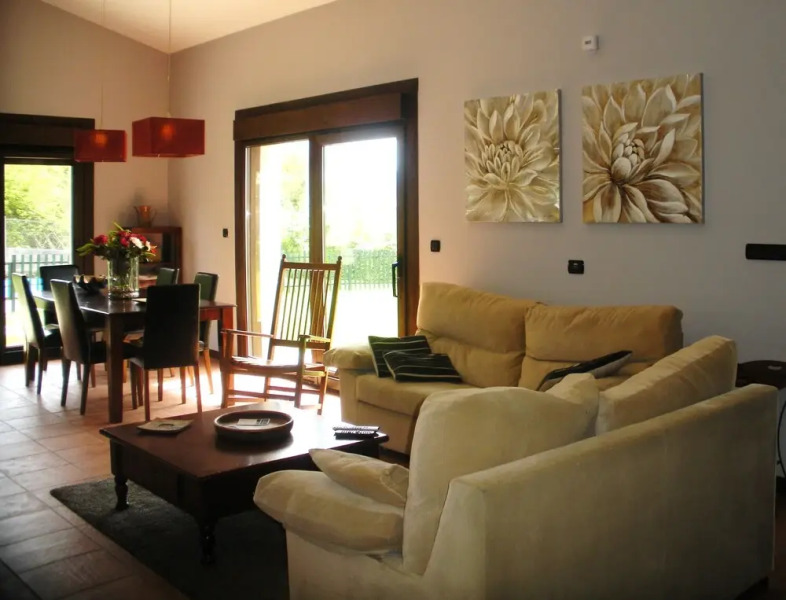 House - 3 Bedrooms with Pool and WiFi - 107943