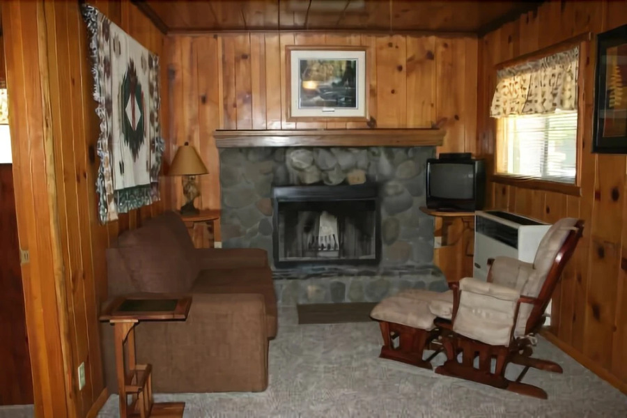 Quail Cove Lakeside Lodge