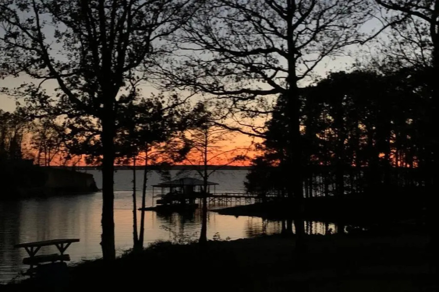 Eden Cove Toledo Bend 4 kayaks Mid-lake Sleeps 16