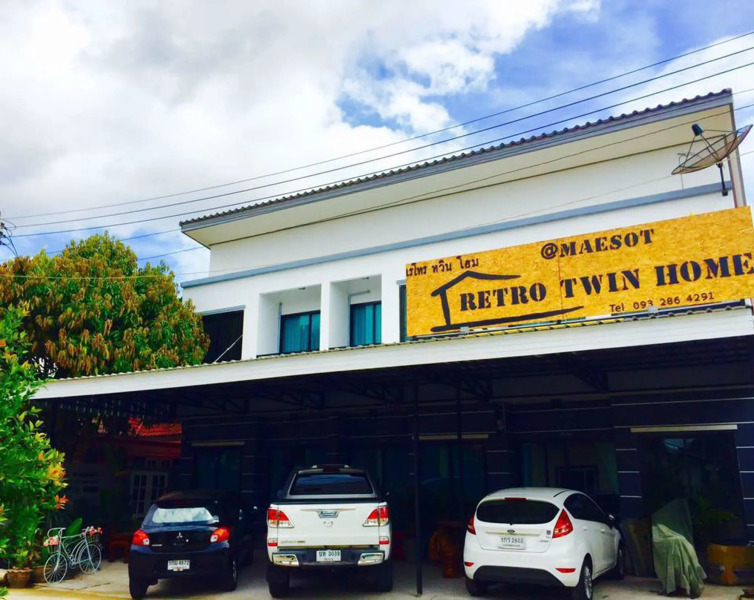 Retro Twin Home at Maesot