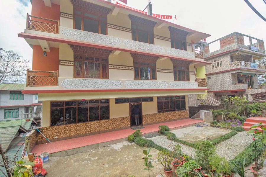 OYO 27709 Hotel Red Cherry