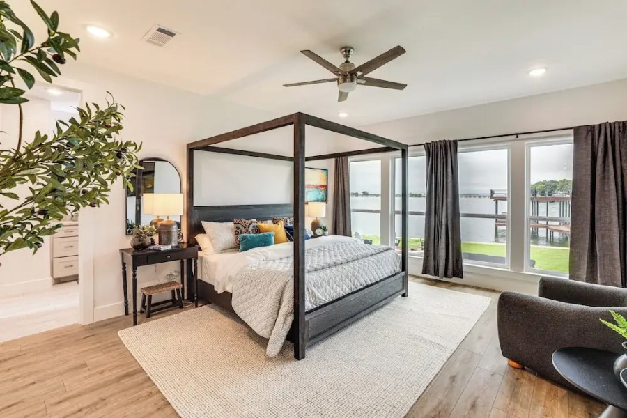 Dock & Hot Tub! High-end Cedar Creek Lake Retreat