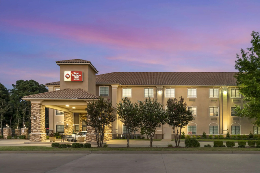 Best Western Plus Crown Colony Inn & Suites