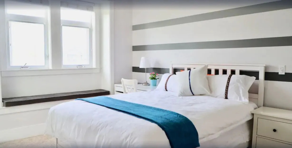 Vancouver West Cozy Retreat by Host Launch