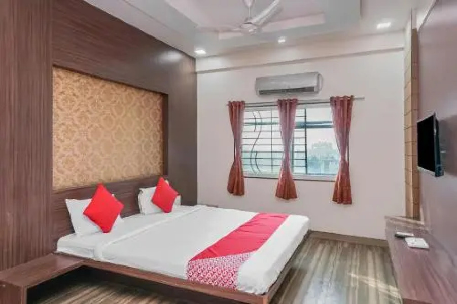 OYO 24562 Vikrant Palace