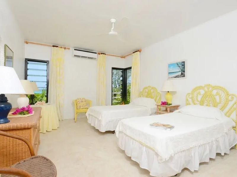 Oceanfront Elegance: Lovely Home With Views