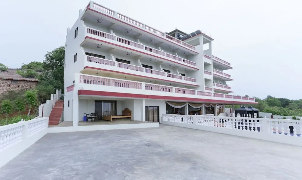 Treebo Aarya Boulevard